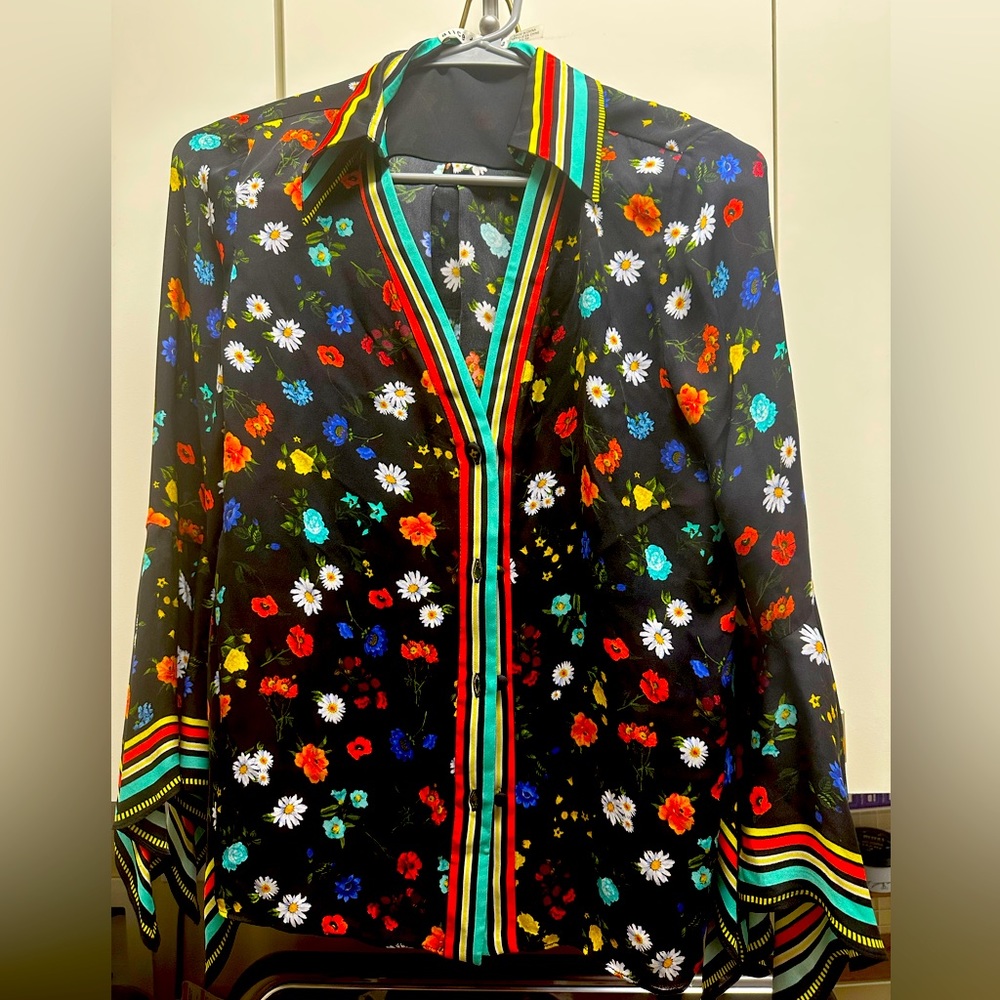Alice and Olivia flower top